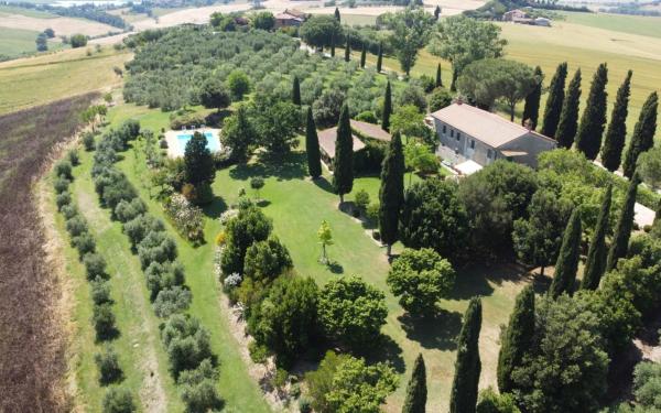 Agriturismo La Godiola - agriturismo con piscina in Umbria Agriturismo La Godiola - agriturismo con piscina in Umbria