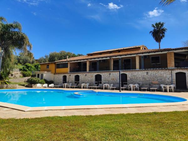 Agriturismo Le Chiuse - agriturismo con piscina in Sicilia Agriturismo Le Chiuse - agriturismo con piscina in Sicilia