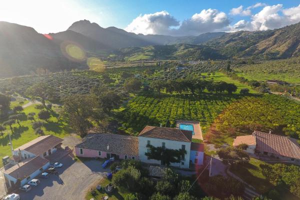 Barone GR Macrì Agriturismo Modi - agriturismo con piscina in Calabria Barone GR Macrì Agriturismo Modi - agriturismo con piscina in Calabria