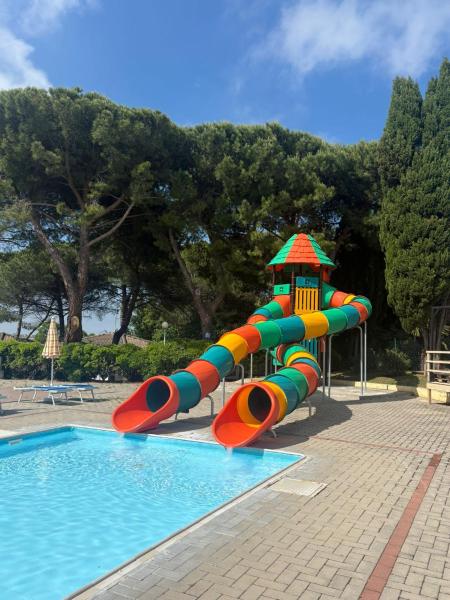 Camping Village Mar y Sierra - camping con piscina in Marche