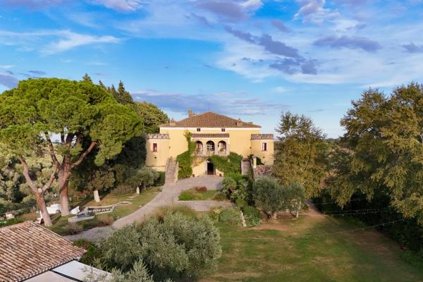 Castello di Serragiumenta - agriturismo con piscina in Calabria Castello di Serragiumenta - agriturismo con piscina in Calabria