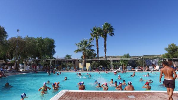 Happy Camp mobile homes in Kamemi Village - camping con piscina in Sicilia
