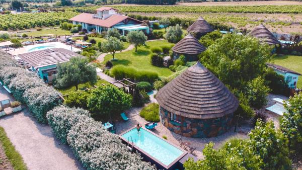 Is Cheas wine farm boutique hotel - agriturismo con piscina in Sardegna