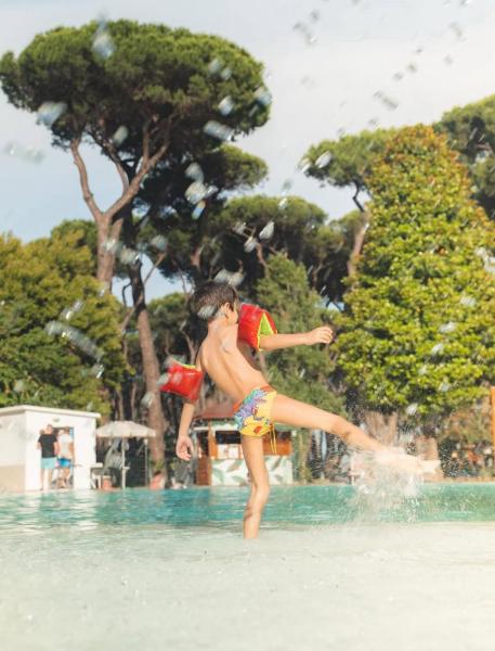 ISOLA VERDE Camping Village - camping con piscina in Lazio