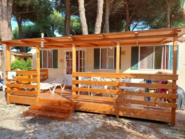 Italian Holidays Mobile house in Ameglia - camping con piscina in Liguria