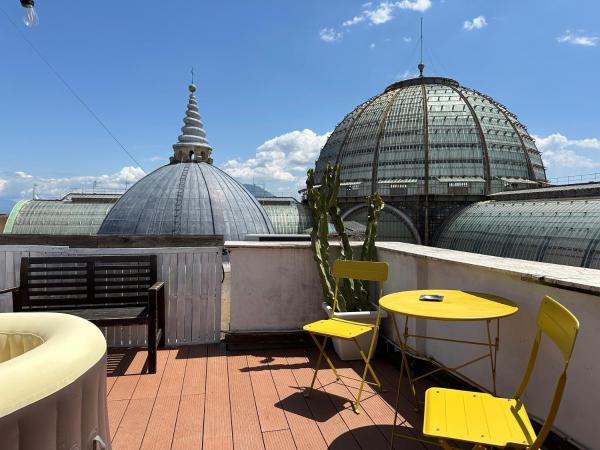 Tiny Nest Over Naples, Private Panoramic Terrace - camping con piscina in Campania Tiny Nest Over Naples, Private Panoramic Terrace - camping con piscina in Campania