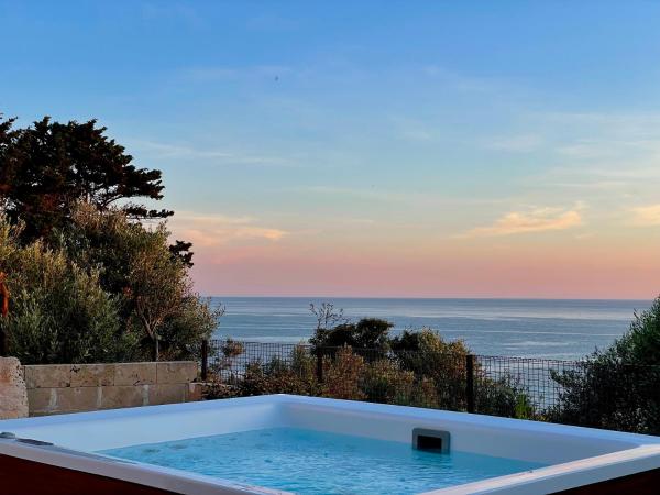 Trullo vista mare con idromassaggio riscaldato - villa con piscina privata​ in Puglia
