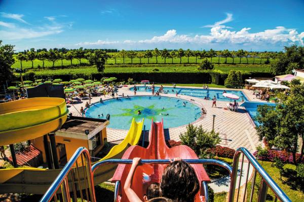 Victoria Mobilehome in Centro Vacanze San Francesco - camping con piscina in Veneto