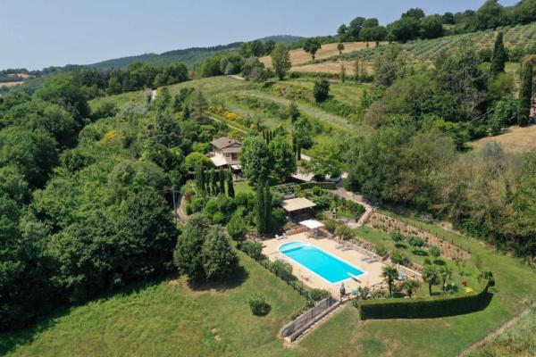Villa Balducci - villa con piscina privata in Umbria Villa Balducci - villa con piscina privata in Umbria