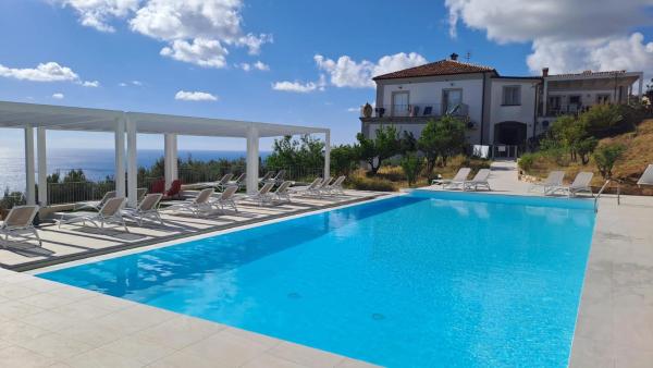 Villa Cirimarco - agriturismo con piscina in Calabria Villa Cirimarco - agriturismo con piscina in Calabria
