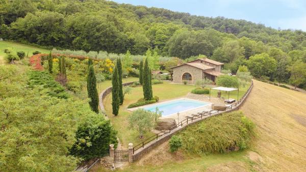 Villa Elisa - Private Pool & AirCo Near Reschio Castle - villa con piscina privata in Umbria Villa Elisa - Private Pool & AirCo Near Reschio Castle - villa con piscina privata in Umbria