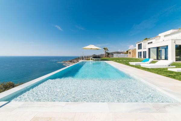 Villa Sabrina Riviera dei Fiori a Picco sul Mare con Piscina Privata ,WELLNESS & SPA - villa con piscina privata​ in Liguria