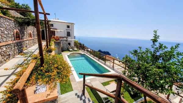 Villa Sunrise. Pool and seaview in Amalfi Coast - villa con piscina privata in Campania Villa Sunrise. Pool and seaview in Amalfi Coast - villa con piscina privata in Campania