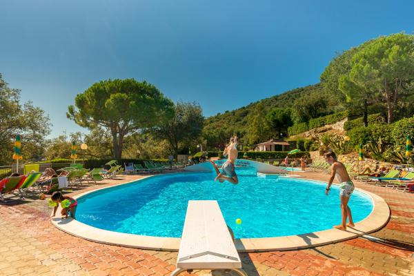 Villino Garden & Pool - camping con piscina in Liguria